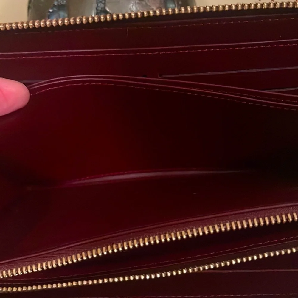 AUTHENTIC EUC LOUIS VUITTON SP4182 ROUGE FAUVISTE MONOGRAM VERNIS ZIPPY … - Picture 14 of 17